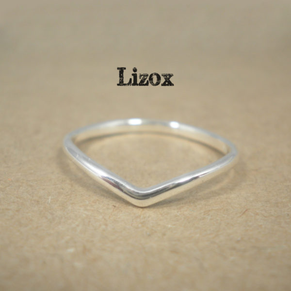 lizox-silver-chevron-midi-ring