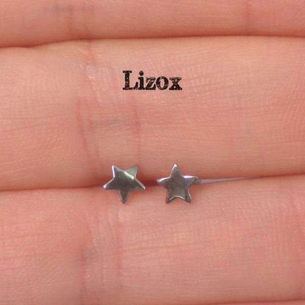 lizox-sterling-silver-black-star-ear-studs